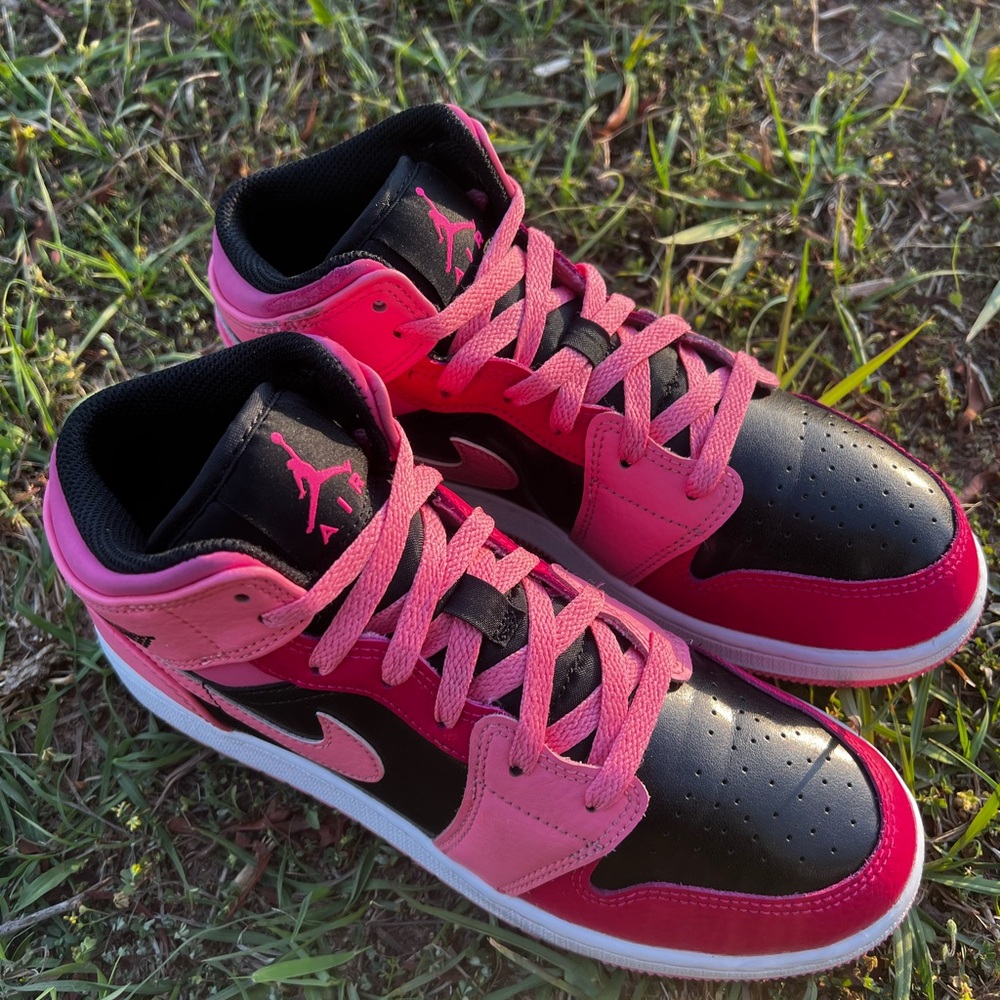 Clean Air Jordan 1 Size 6.5 Mens Coral Chalk Pink 2022 Retro Shoes View 3